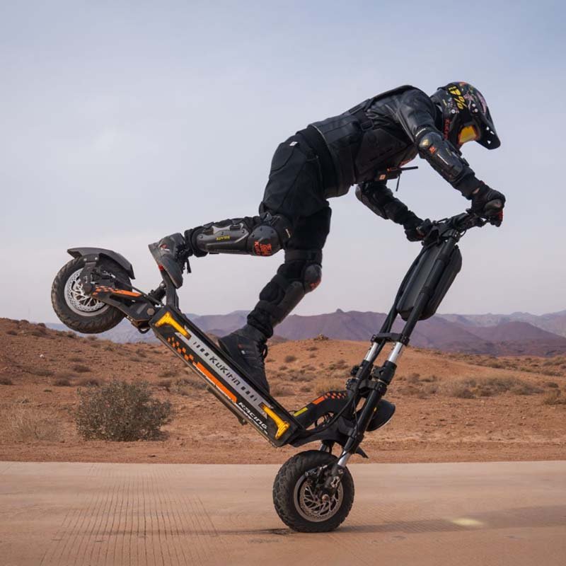 Kötelező roller biztosítás.